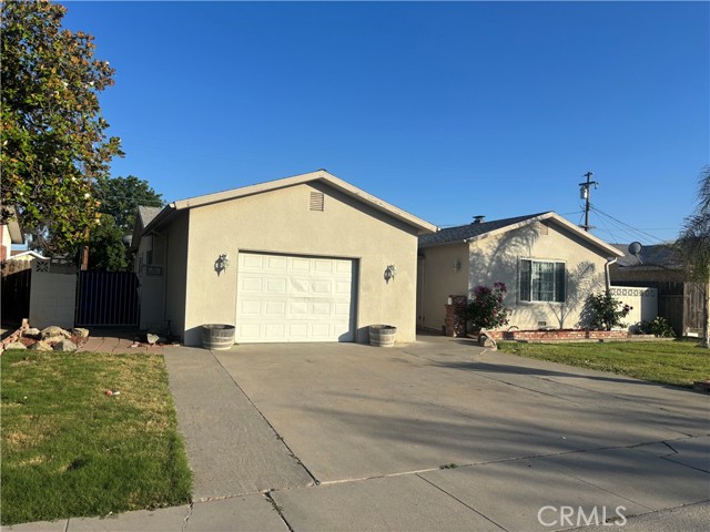 Detail Gallery Image 1 of 24 For 1913 N Waukena Way, Hanford,  CA 93230 - 3 Beds | 2 Baths