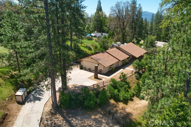50986 Road 632, Oakhurst CA: https://media.crmls.org/medias/1ad25f34-8263-47d2-887e-78ba91274fa6.jpg