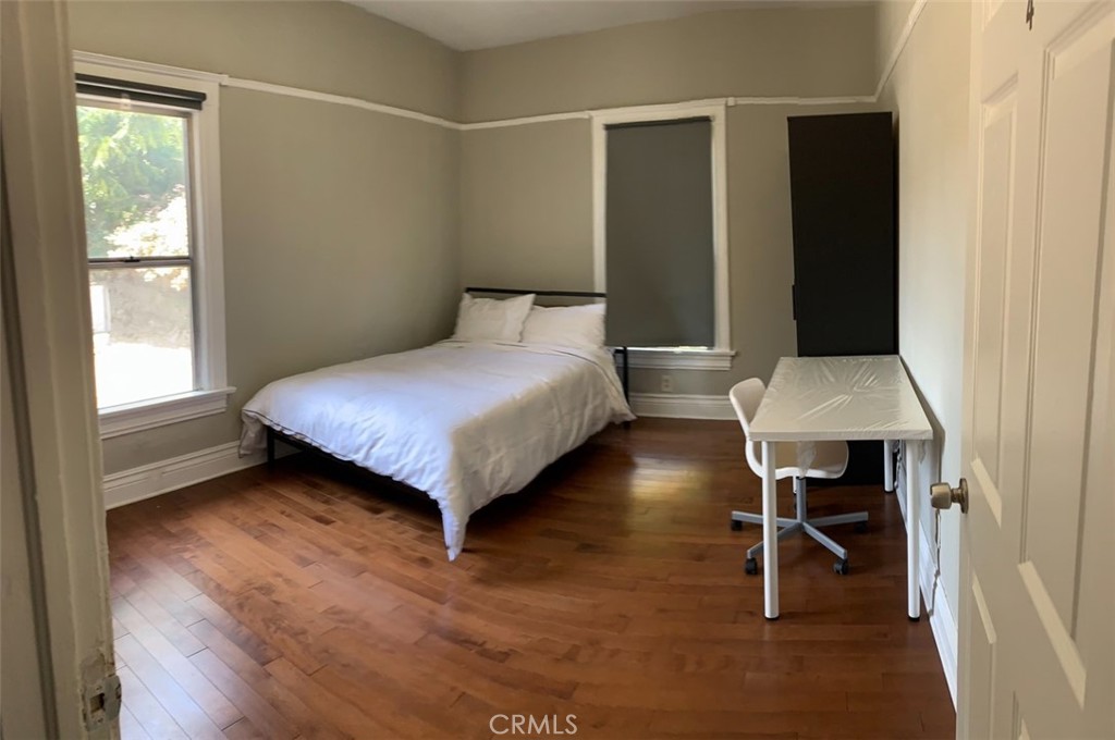 https://media.crmls.org/medias/1ad2c1d5-40c5-49ac-b62d-78666d909764.jpg?preset=X-Large