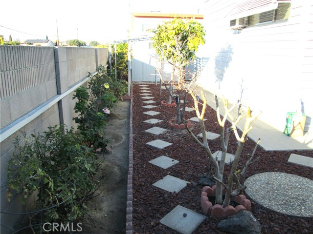 Detail Gallery Image 3 of 12 For 14362 Bushard St. # 11, Westminster,  CA 92683 - 2 Beds | 2 Baths