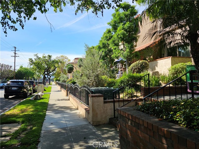 Detail Gallery Image 57 of 69 For 1711 Grismer Ave #52,  Burbank,  CA 91504 - 3 Beds | 3 Baths