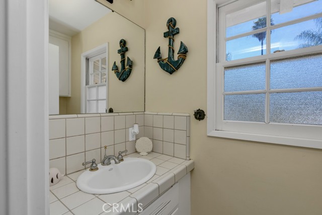 Detail Gallery Image 34 of 61 For 1525 Heather Ln, Riverside,  CA 92504 - 3 Beds | 2/2 Baths
