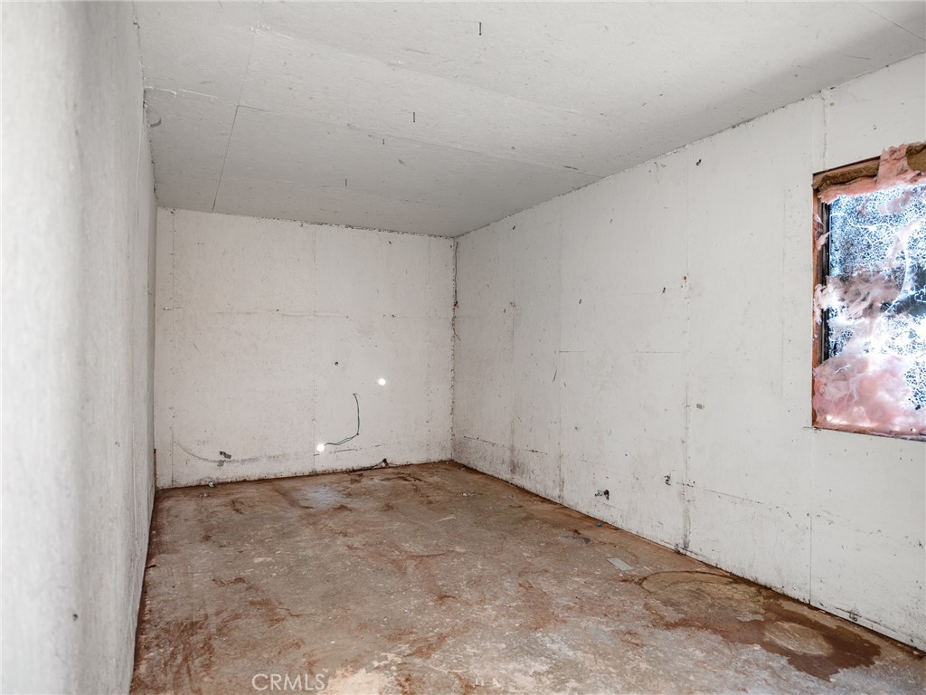 https://media.crmls.org/medias/1ad5a975-e7df-4d4c-8ebe-d9396e494262.jpg?preset=X-Large