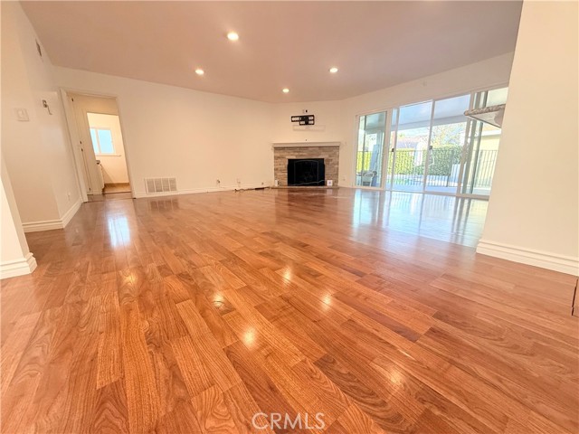 Detail Gallery Image 3 of 26 For 6424 Penfield Ave, Woodland Hills,  CA 91367 - 3 Beds | 2 Baths