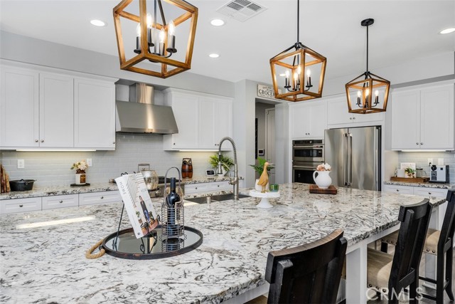 Detail Gallery Image 3 of 44 For 17183 Compass Dr, Riverside,  CA 92503 - 5 Beds | 4/1 Baths