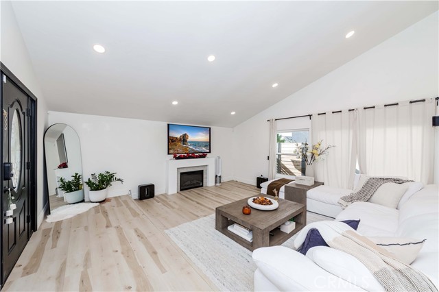 Image 5 of 25 For 9377 Siskin Avenue