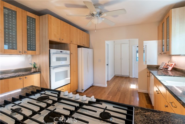 1924 Robinson Street, Redondo Beach, California 90278, 2 Bedrooms Bedrooms, ,2 BathroomsBathrooms,Residential,Sold,Robinson,SB22083068