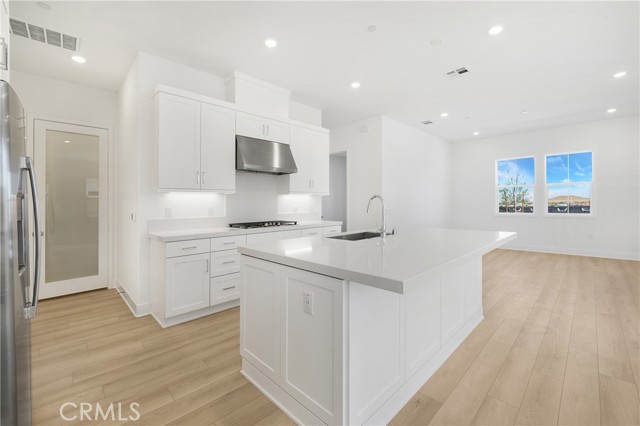 141 Dolores, Irvine CA: https://media.crmls.org/medias/1ad79bd4-af72-44f3-bb51-390a94dfad3e.jpg