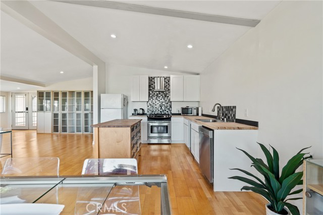 Detail Gallery Image 13 of 38 For 23777 Mulholland Hwy Hwy #62,  Calabasas,  CA 91302 - 4 Beds | 4 Baths