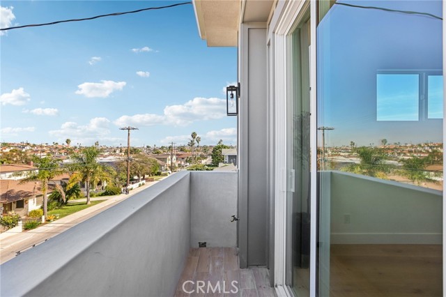 Detail Gallery Image 32 of 52 For 1914 Belmont Ln a,  Redondo Beach,  CA 90278 - 4 Beds | 3/1 Baths