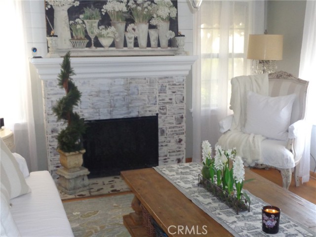 Detail Gallery Image 12 of 69 For 3855 York Bld, Los Angeles,  CA 90065 - 3 Beds | 2 Baths