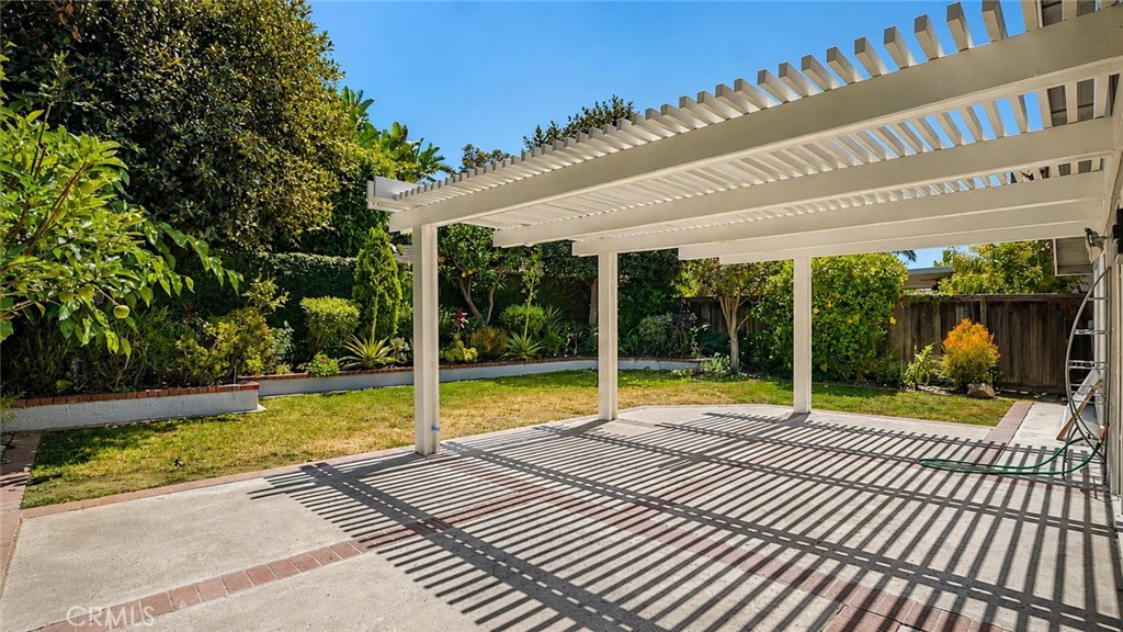 https://media.crmls.org/medias/1adaccfe-9a34-4935-8588-9602878cdd42.jpg?preset=X-Large