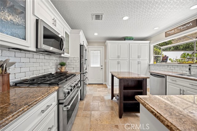 Detail Gallery Image 17 of 45 For 1320 Roanoke St, La Habra,  CA 90631 - 4 Beds | 3 Baths