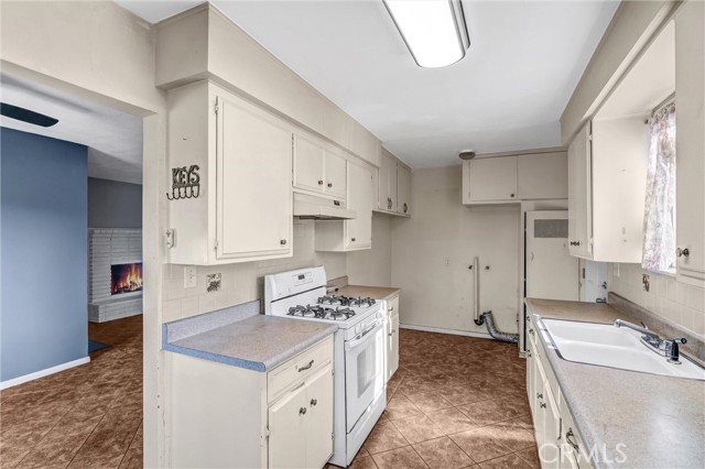 1143 E 220th Street, Carson CA: https://media.crmls.org/medias/1addf28c-69ad-49bc-a6d6-745d00cf0d62.jpg