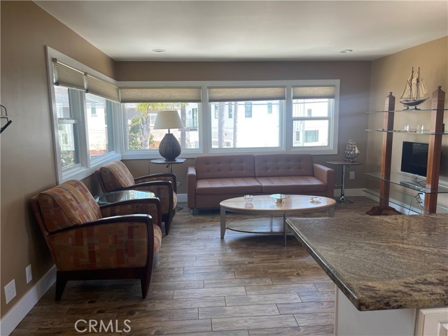 Detail Gallery Image 8 of 17 For 505 Park, Newport Beach,  CA 92662 - 2 Beds | 1 Baths