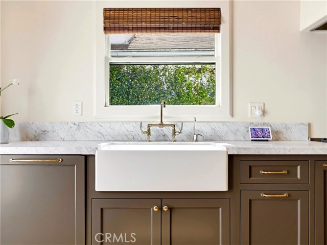 2932 Edgehill photo 16