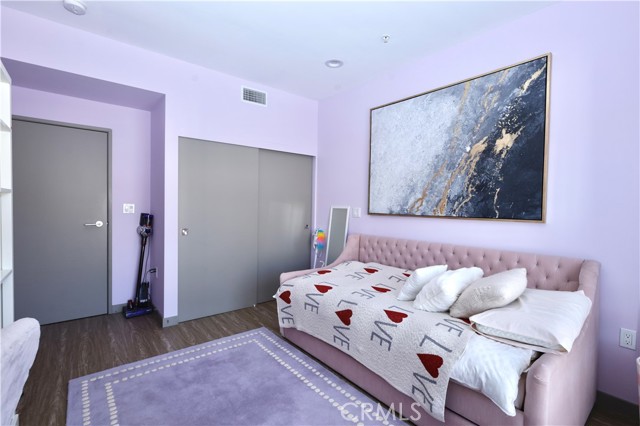 Detail Gallery Image 16 of 20 For 18703 Redwing St, Tarzana,  CA 91356 - 3 Beds | 2/1 Baths