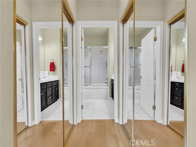 Detail Gallery Image 14 of 38 For 5242 Vesper #7,  Sherman Oaks,  CA 91411 - 3 Beds | 3 Baths