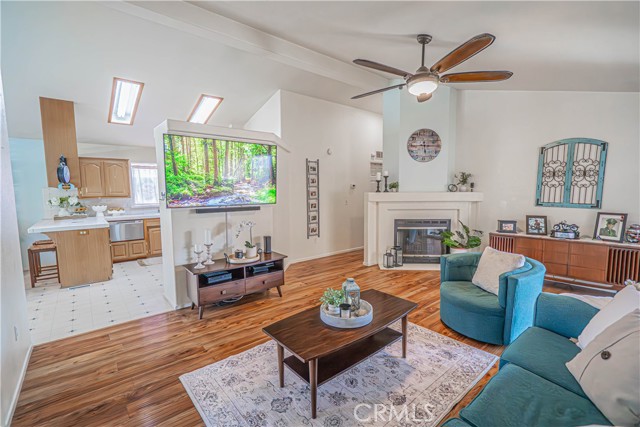 Detail Gallery Image 4 of 74 For 20164 Crestview Dr., Canyon Country,  CA 91351 - 3 Beds | 2 Baths