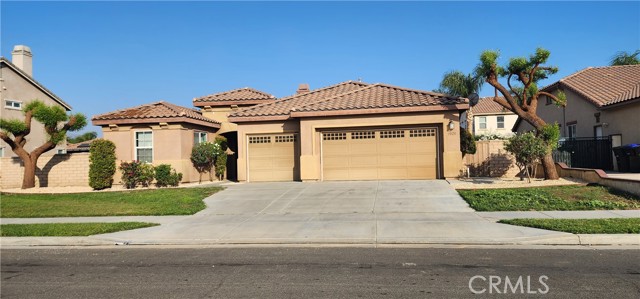 Detail Gallery Image 2 of 65 For 1028 Paintbrush Trl, Hemet,  CA 92545 - 5 Beds | 3 Baths