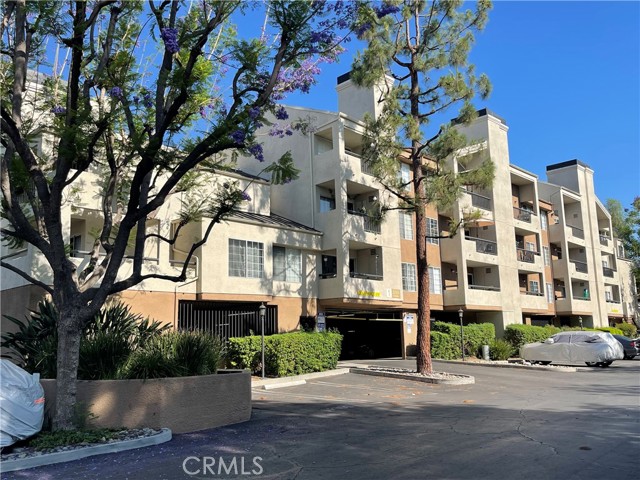 5515 Canoga Avenue, Woodland Hills CA: https://media.crmls.org/medias/1ae1c7c8-ff6f-492d-852e-5842facd9a20.jpg