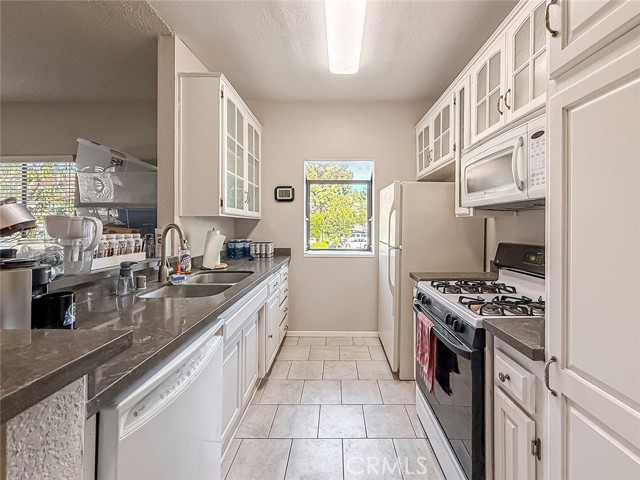 Detail Gallery Image 12 of 39 For 152 Maegan Pl #8,  Thousand Oaks,  CA 91362 - 3 Beds | 2/1 Baths