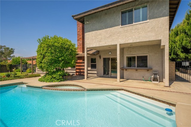 964 N Entrada Way, Glendora CA: https://media.crmls.org/medias/1ae2f5f8-ae94-4064-8a23-ec7e2575a565.jpg