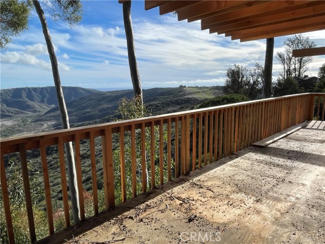 Detail Gallery Image 8 of 22 For 28832 Top of the World, Laguna Beach,  CA 92651 - 4 Beds | 3/1 Baths