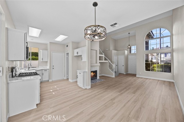 Detail Gallery Image 8 of 32 For 929 Mesa Alta Cir, Corona,  CA 92879 - 3 Beds | 2/1 Baths