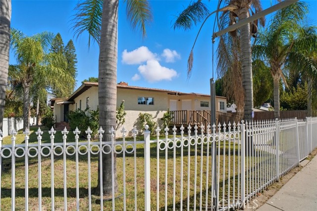 7958 Tampa Ave, Reseda CA: https://media.crmls.org/medias/1ae4d06c-128a-4f8c-81cf-3ec25138f247.jpg