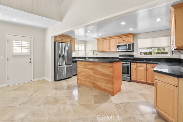 Detail Gallery Image 17 of 40 For 22841 Mariano St, Woodland Hills,  CA 91367 - 3 Beds | 3 Baths