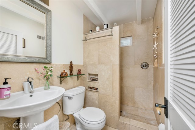 1071 Oro Street, Laguna Beach CA: https://media.crmls.org/medias/1ae6f58c-19c6-46c5-b9b8-64ff51f45b85.jpg