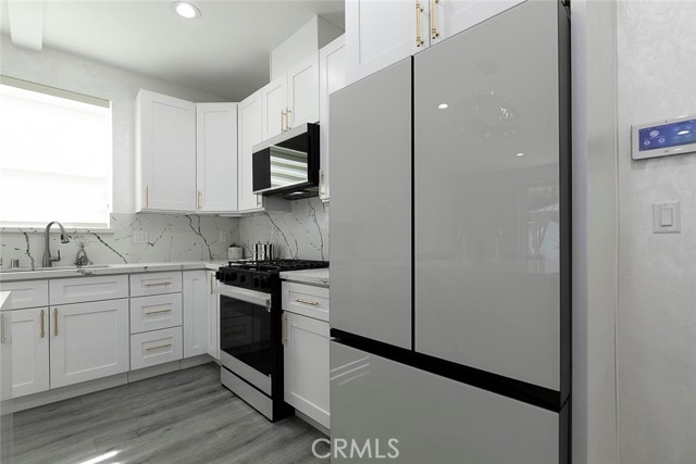 Detail Gallery Image 6 of 52 For 9124 N Nilo Ln, Panorama City,  CA 91402 - 4 Beds | 3/1 Baths