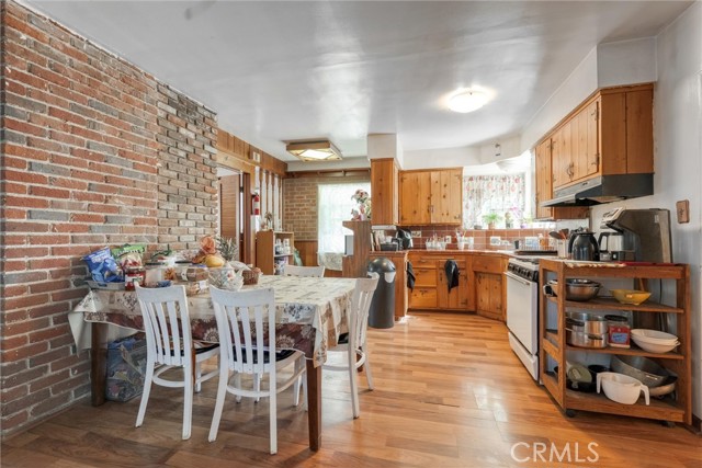 6232 Riverton Avenue, North Hollywood CA: https://media.crmls.org/medias/1ae77c1c-2d95-4a57-b82e-36a91ff80737.jpg