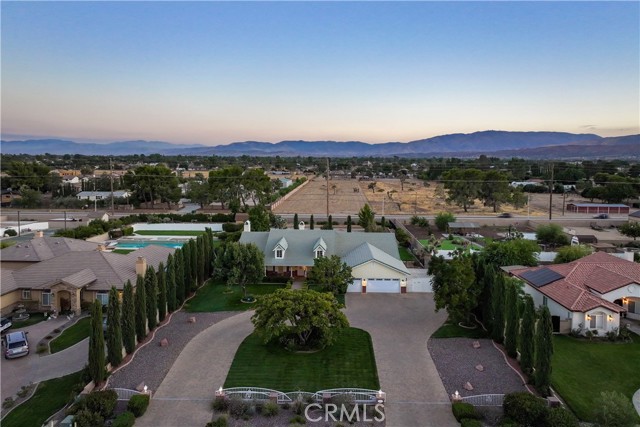 Detail Gallery Image 3 of 75 For 2608 Desert Rose Dr, Lancaster,  CA 93536 - 4 Beds | 4 Baths