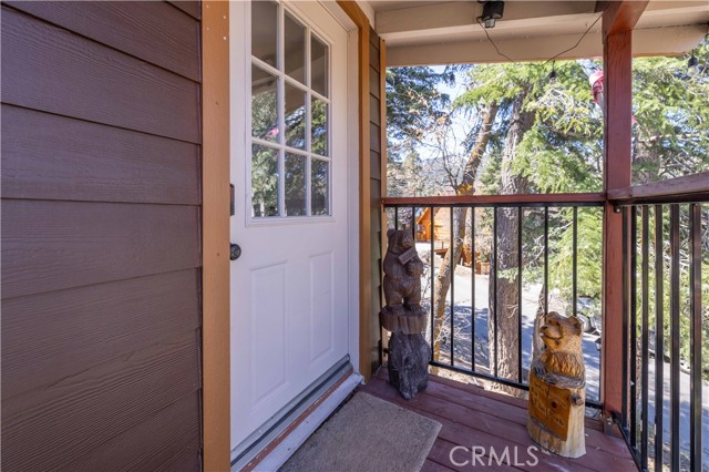 Detail Gallery Image 10 of 43 For 43418 Ridge Crest Dr, Big Bear Lake,  CA 92315 - 2 Beds | 2 Baths