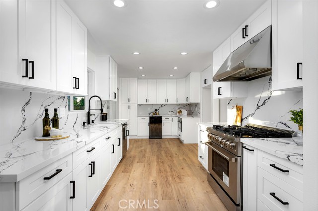 Detail Gallery Image 12 of 39 For 1061 Colby Cir, Thousand Oaks,  CA 91362 - 4 Beds | 3 Baths