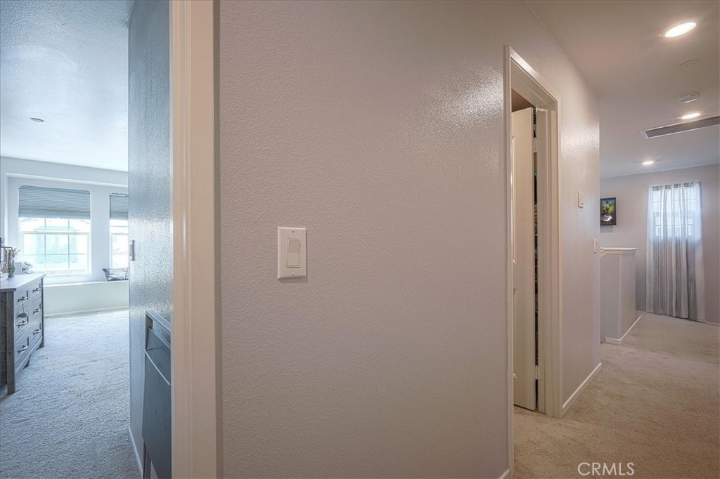 https://media.crmls.org/medias/1ae984d5-8aef-403e-ba4b-4b33674d67f9.jpg?preset=X-Large