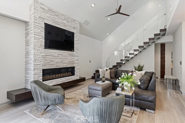 29 W Neapolitan Lane, Long Beach CA: https://media.crmls.org/medias/1aed0a44-33aa-4bec-8347-be357ea22d35.jpg