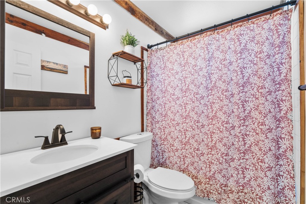 https://media.crmls.org/medias/1aedc9dd-b9b4-438c-b0e4-6017676b58c7.jpg?preset=X-Large