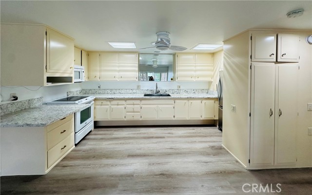 Detail Gallery Image 6 of 13 For 1331 Oakmont Road, M7-146d, Seal Beach,  CA 90740 - 1 Beds | 1 Baths