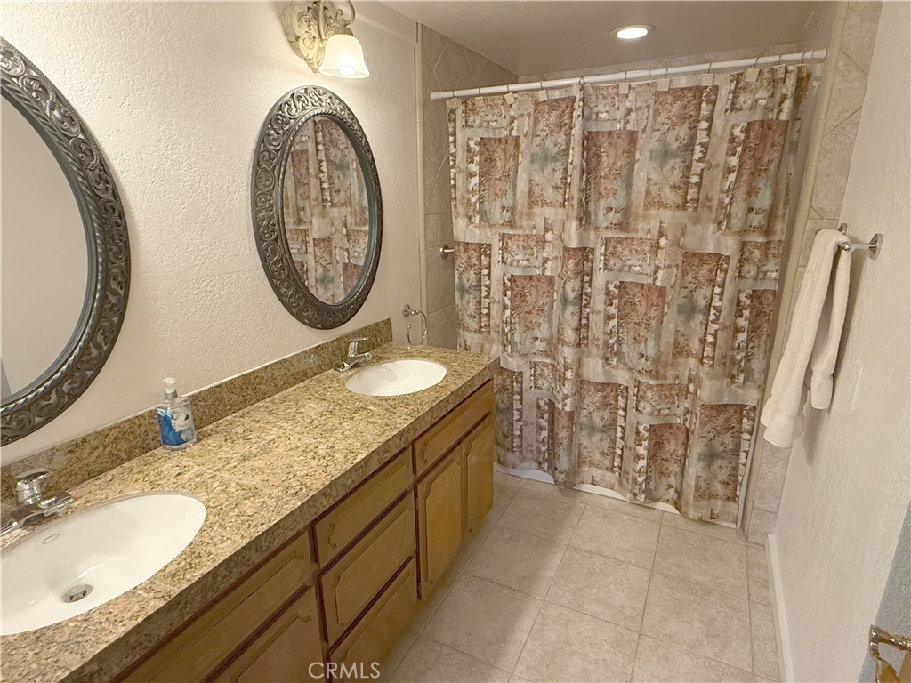 https://media.crmls.org/medias/1aef0dde-8a07-4c8b-b0c2-60188ecd0873.jpg?preset=X-Large