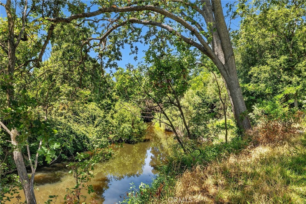 https://media.crmls.org/medias/1aef3bad-d456-4107-aa29-e41c1ce74f49.jpg?preset=X-Large