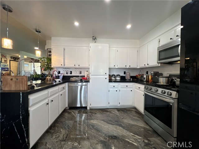 Detail Gallery Image 17 of 59 For 15245 Apache Rd, Apple Valley,  CA 92307 - 3 Beds | 2 Baths