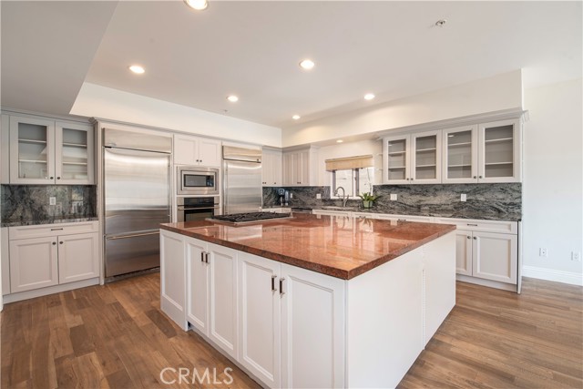Detail Gallery Image 15 of 42 For 6432 Weidlake Dr, Los Angeles,  CA 90068 - 4 Beds | 3/1 Baths