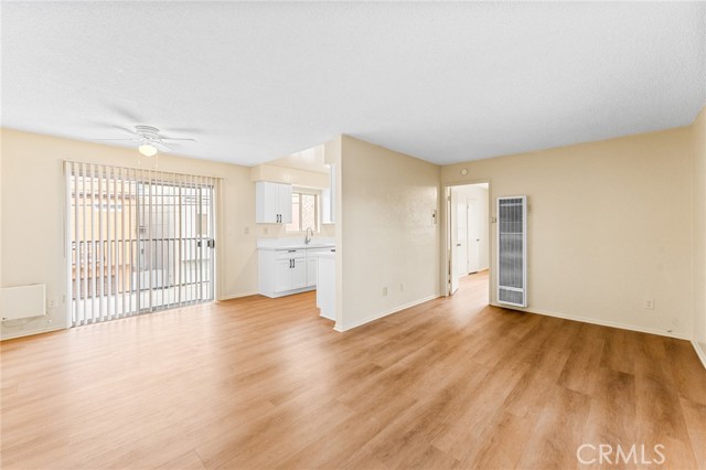 221 10th Street, Huntington Beach CA: https://media.crmls.org/medias/1af00749-d8f8-45fd-9b21-6d7771bdb7e6.jpg
