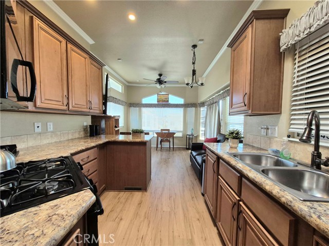 1382 Western, San Jacinto CA: https://media.crmls.org/medias/1af0b855-4fd2-4d97-a90d-dff39bb0da8e.jpg