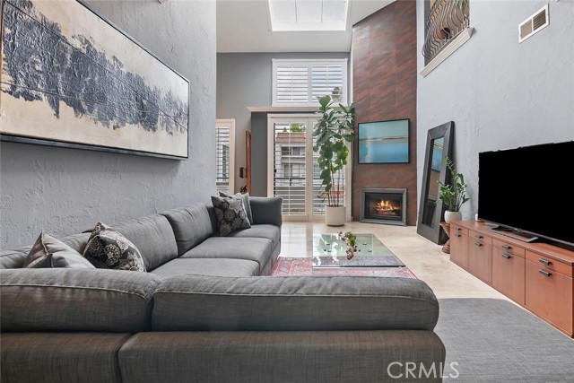 13331 Moorpark Street, Sherman Oaks CA: https://media.crmls.org/medias/1af0ed3f-51f7-44bd-b403-09aa113846b7.jpg