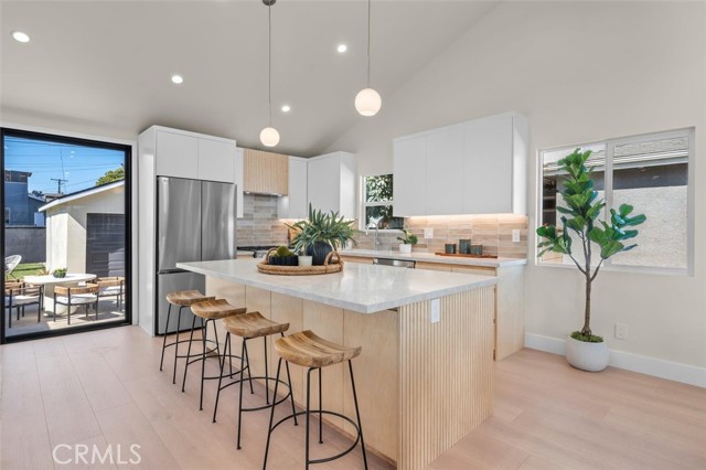 2411 Thomas Avenue, Redondo Beach CA: https://media.crmls.org/medias/1af0f3ba-1131-4036-b47f-4fade4c13328.jpg