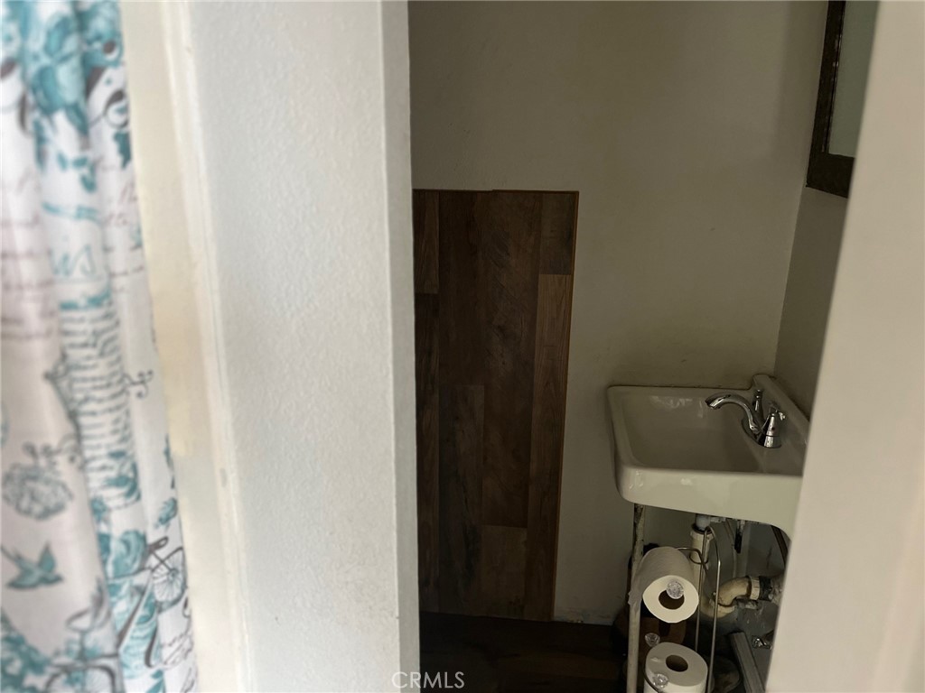 https://media.crmls.org/medias/1af195ae-767a-4427-a007-5a28e52e426a.jpg?preset=X-Large